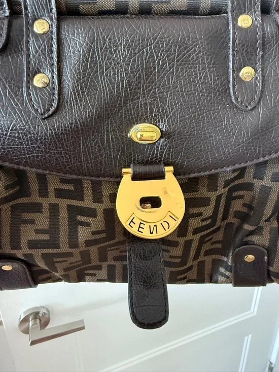 Authentic Vintage Fendi Brown Zucca Canvas and Leather Shoulder Bag - Picture 5 of 11